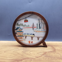 蜀绣渝城印象迷你胡桃木Q框摆件