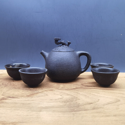 秀山紫砂石壶精雕款